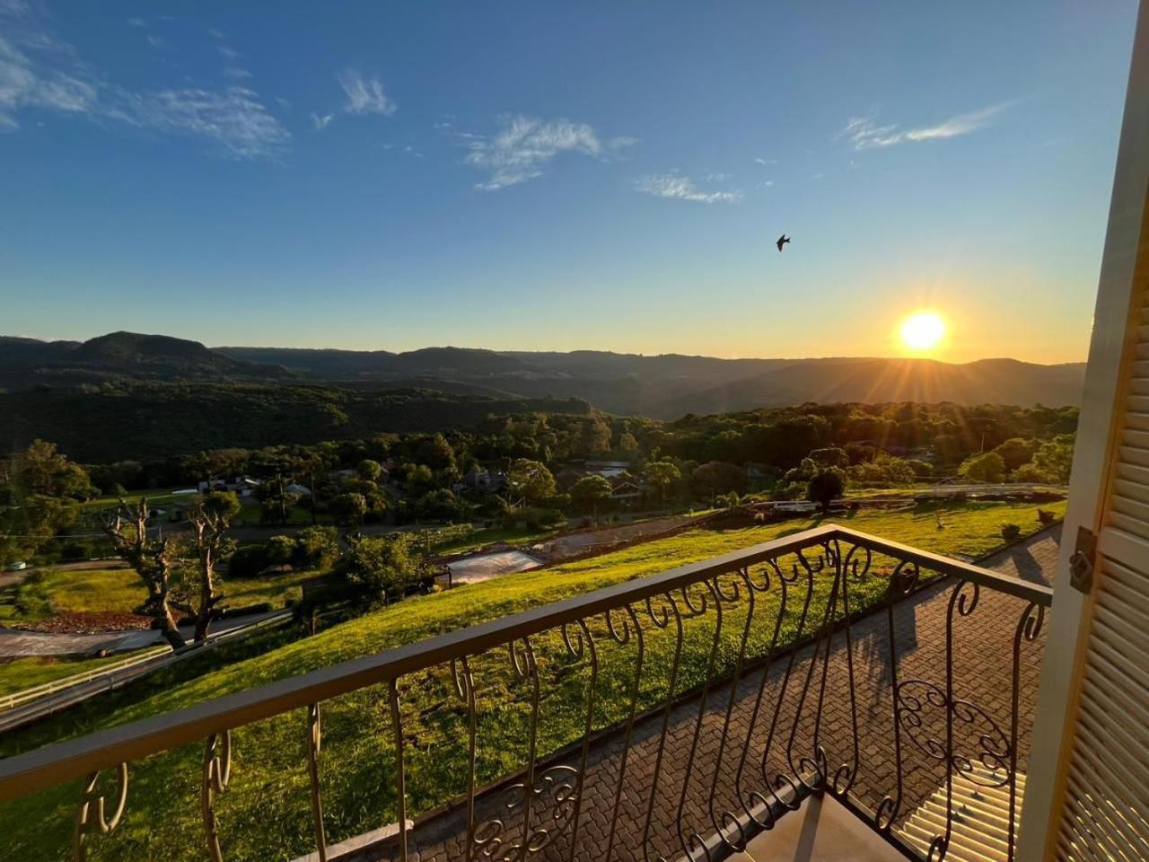 Residenciais Encantos Da Linha Bonita - Possui Uma Vista Maravilhosa Gramado Exterior photo