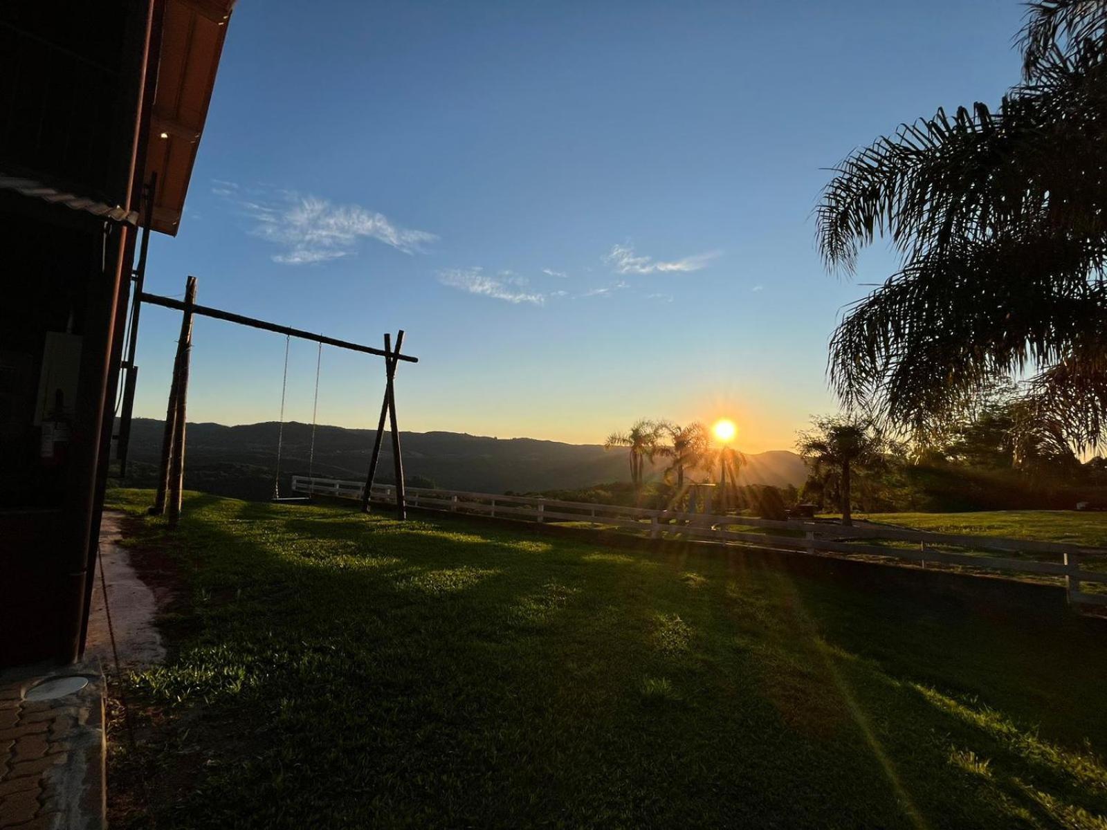 Residenciais Encantos Da Linha Bonita - Possui Uma Vista Maravilhosa Gramado Exterior photo